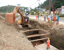 Manutenção da rede de drenagem da Av. Deusdedith Salgado