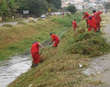 Capina e limpeza de córregos